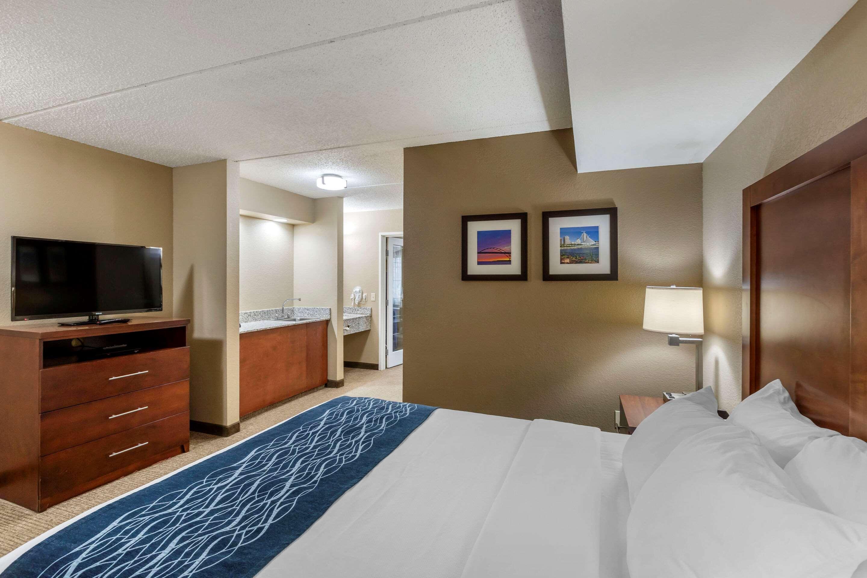 Comfort Inn & Suites Jackson - West Bend Exterior foto