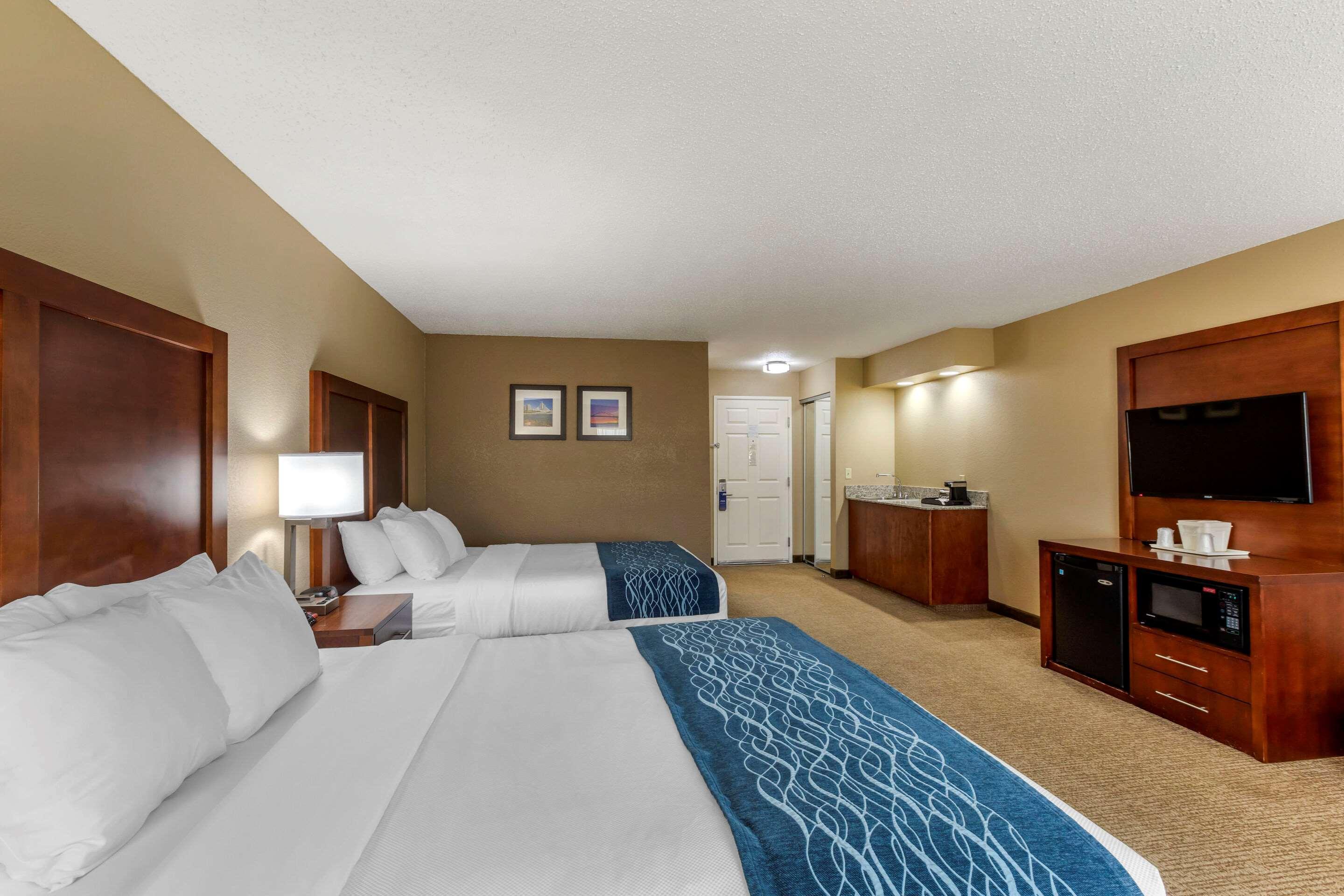 Comfort Inn & Suites Jackson - West Bend Exterior foto