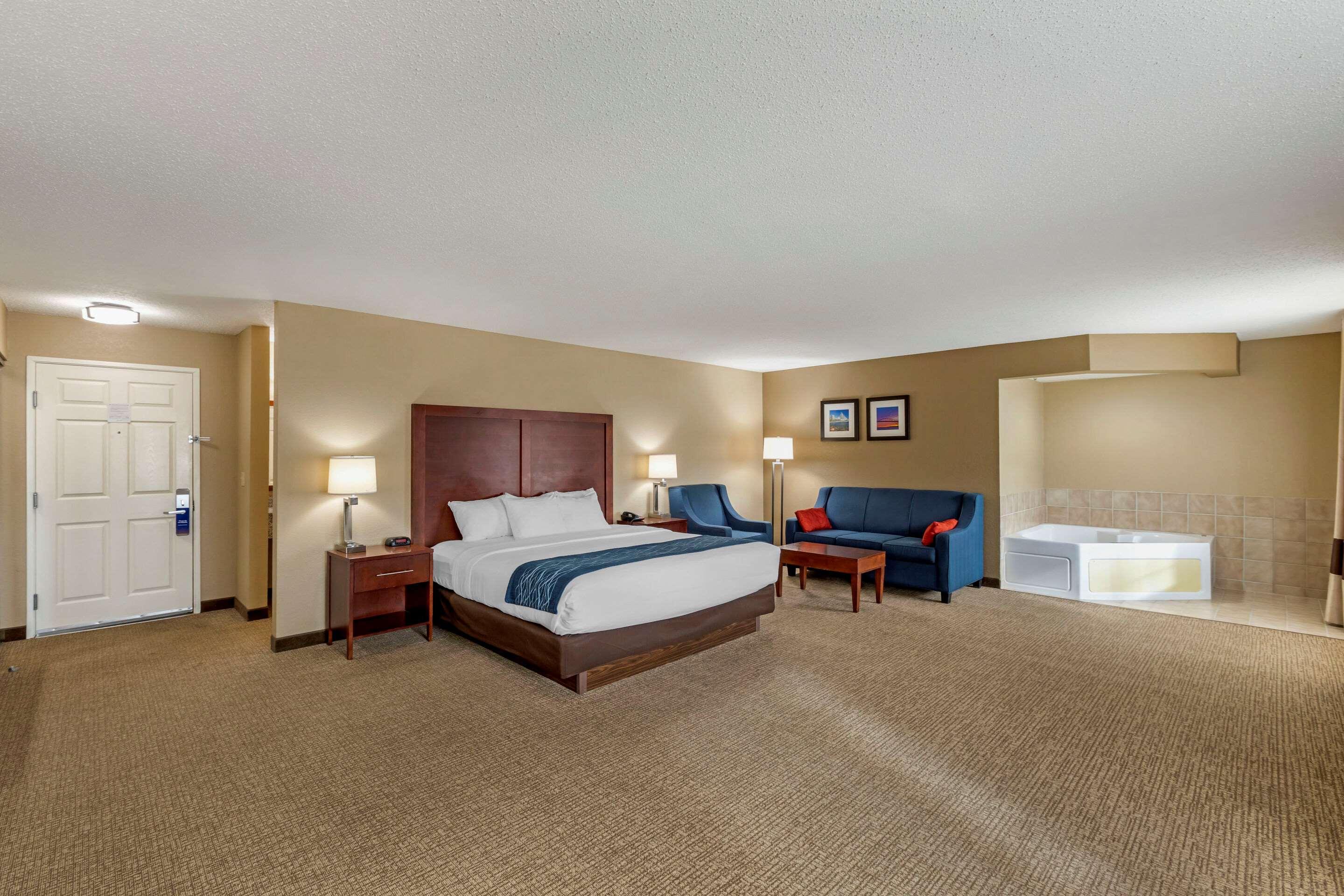 Comfort Inn & Suites Jackson - West Bend Exterior foto