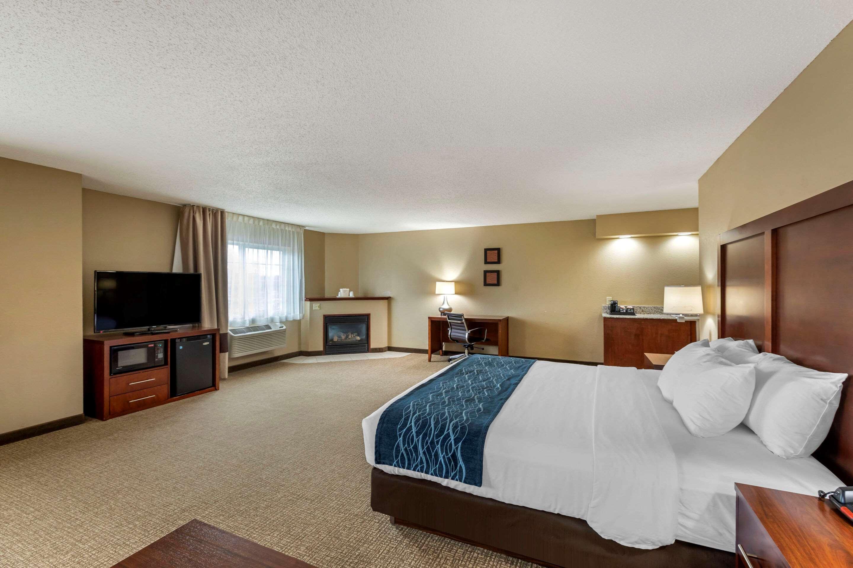 Comfort Inn & Suites Jackson - West Bend Exterior foto