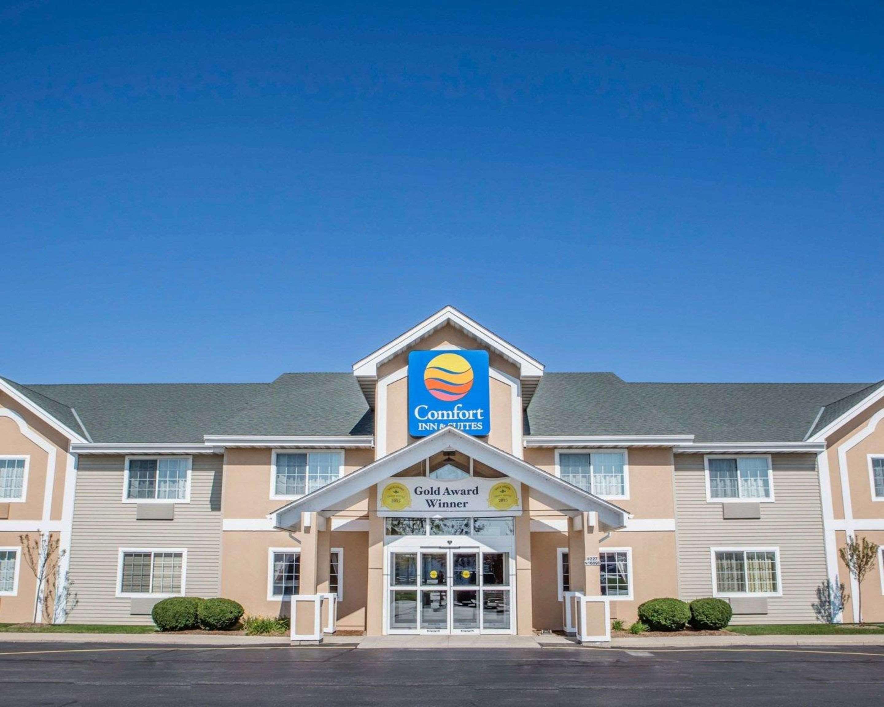 Comfort Inn & Suites Jackson - West Bend Exterior foto