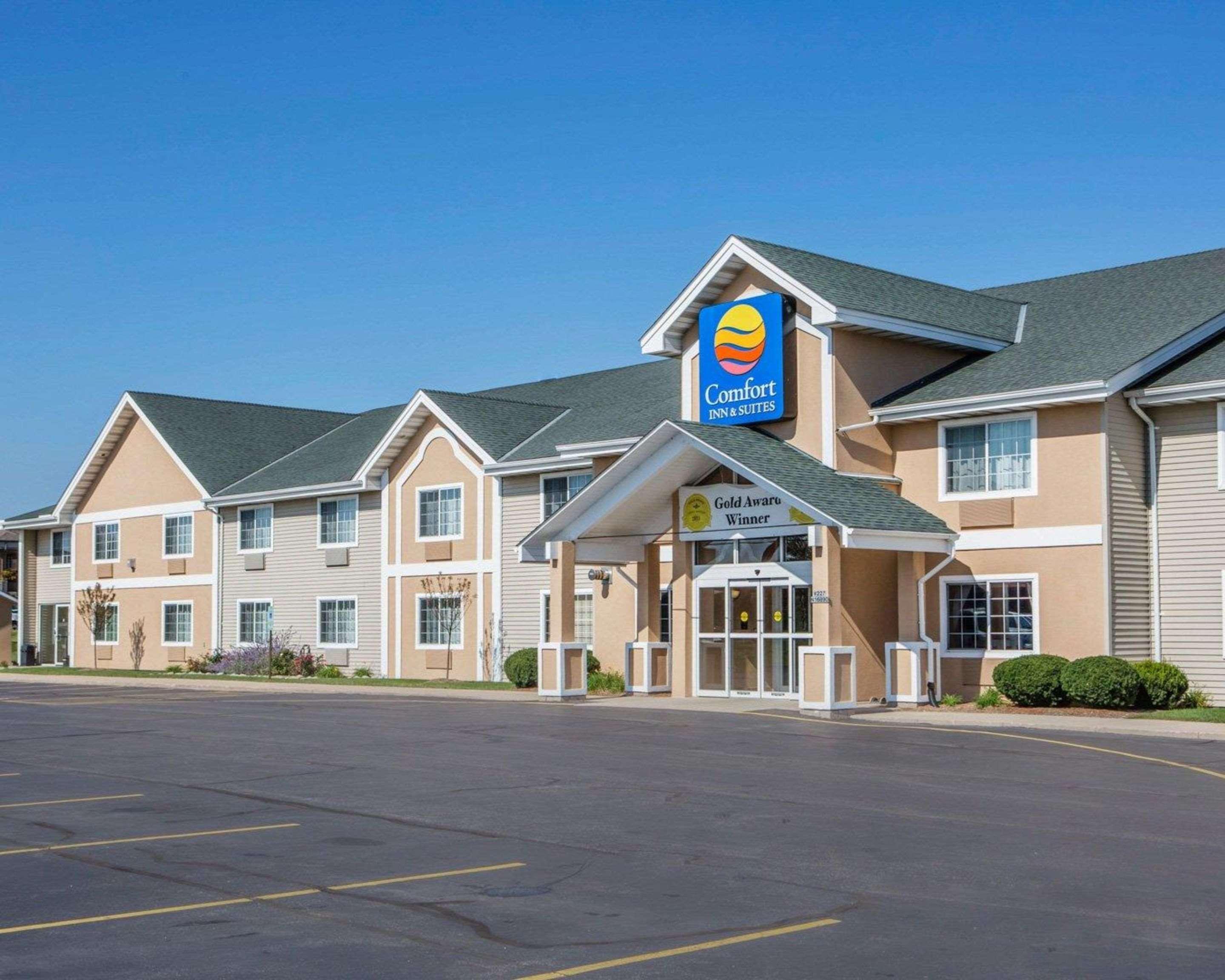 Comfort Inn & Suites Jackson - West Bend Exterior foto